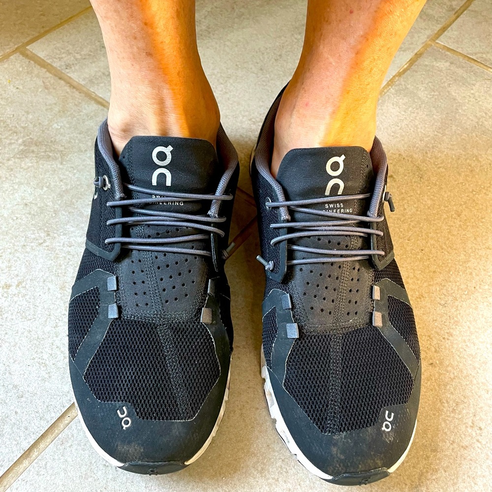 On cloud 5 womens runners/walking shoe